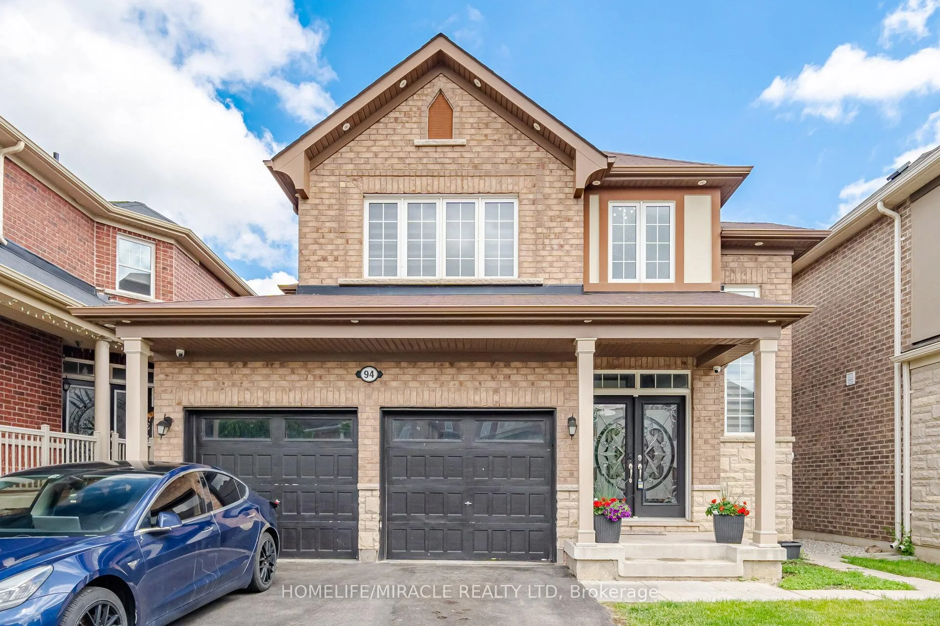 Photo 2 of 94 Mincing Trail, Brampton, Northwest Brampton — HOMEH