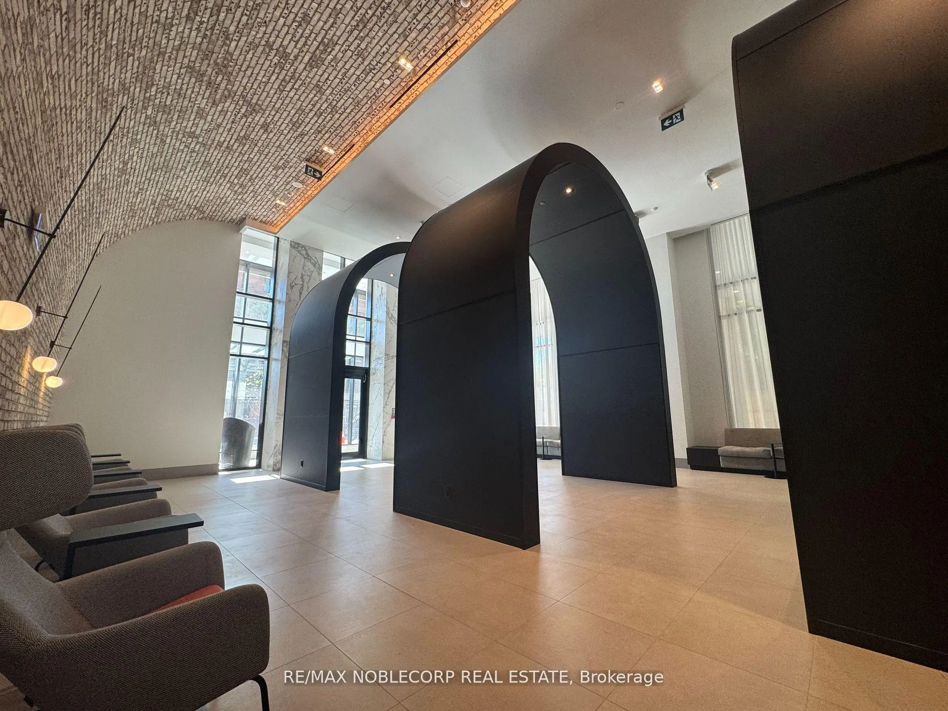 Photo 2 of Unit 1019, 285 Dufferin Street, Toronto, South Parkdale — HOMEH