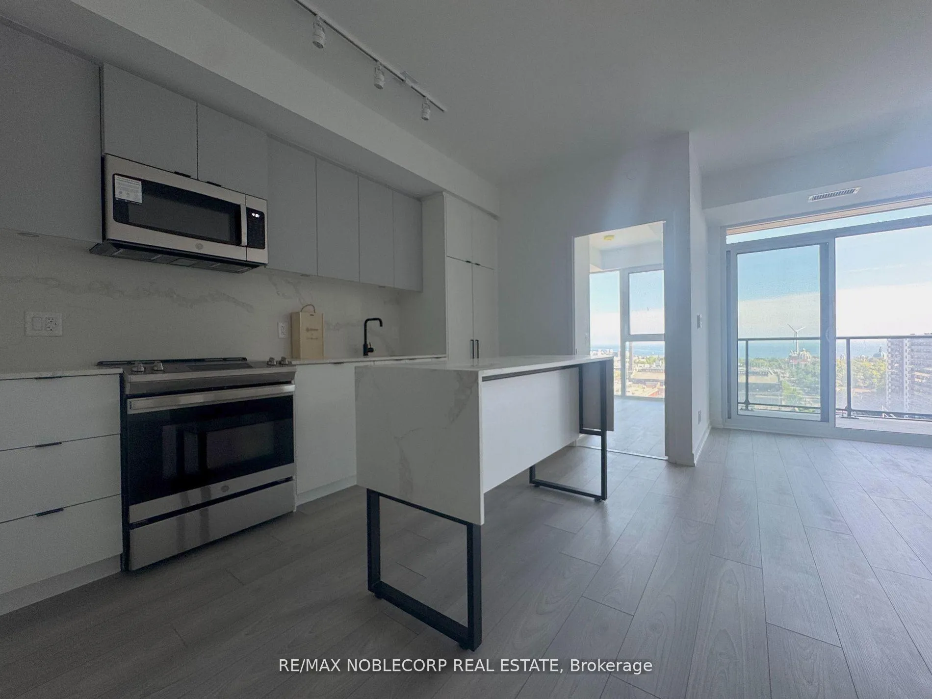 Photo 6 of Unit 1019, 285 Dufferin Street, Toronto, South Parkdale — HOMEH