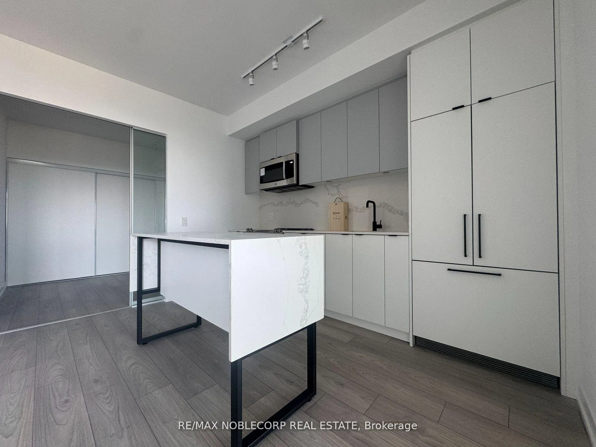 Photo 7 of Unit 1019, 285 Dufferin Street, Toronto, South Parkdale — HOMEH