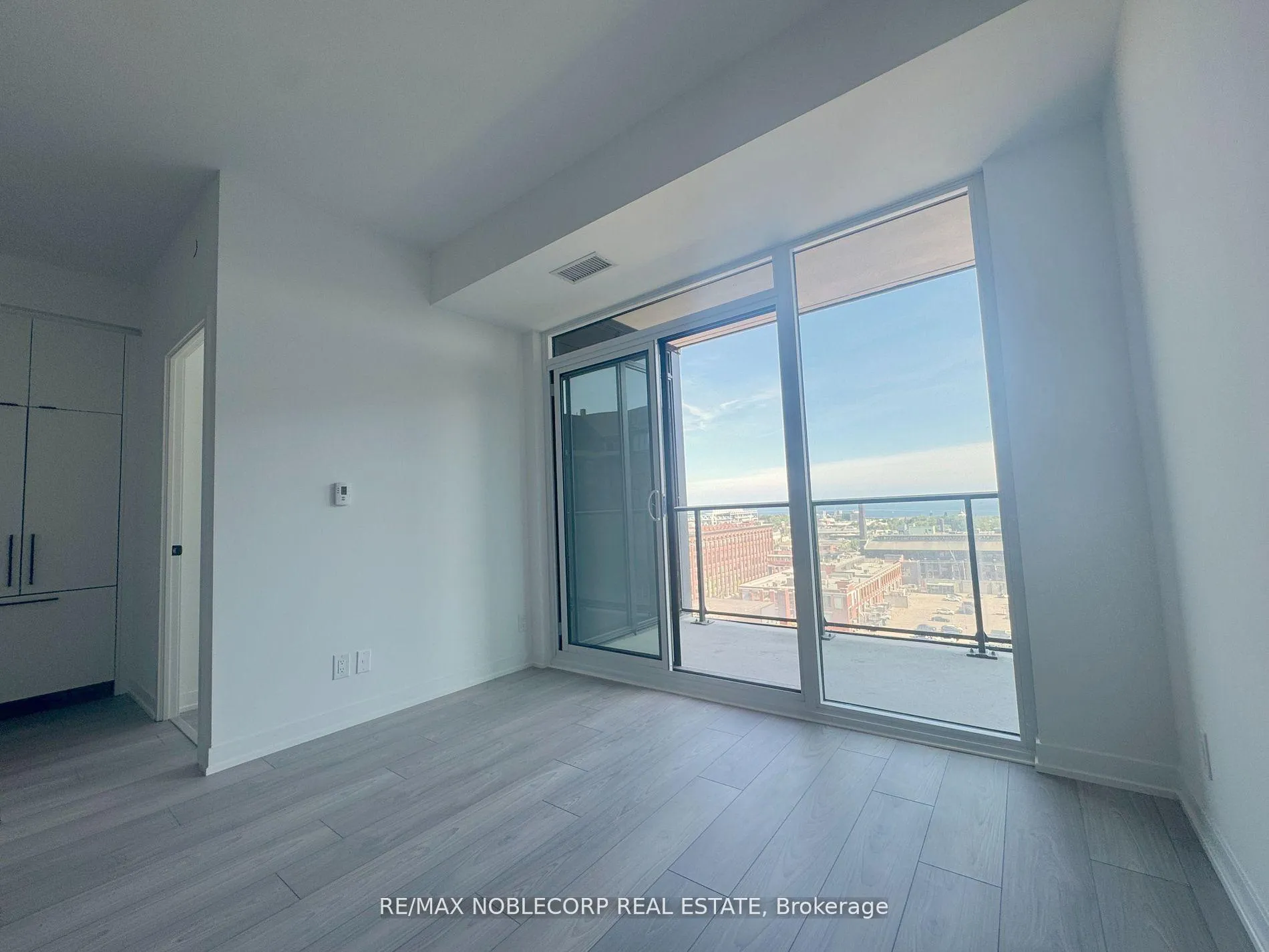 Photo 9 of Unit 1019, 285 Dufferin Street, Toronto, South Parkdale — HOMEH