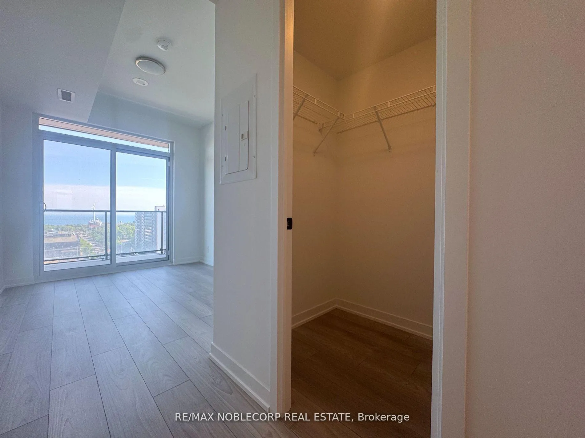 Photo 10 of Unit 1019, 285 Dufferin Street, Toronto, South Parkdale — HOMEH