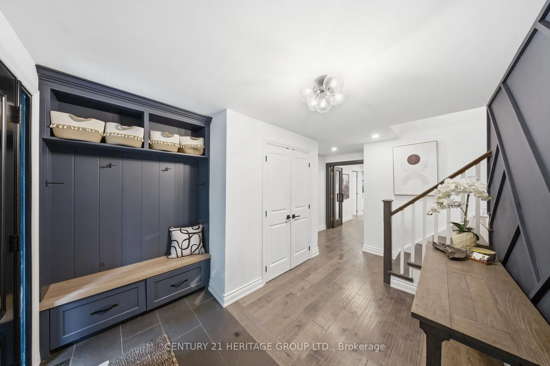 Photo 3 of 7 Cedar Crescent, Aurora, Aurora Village — HOMEH