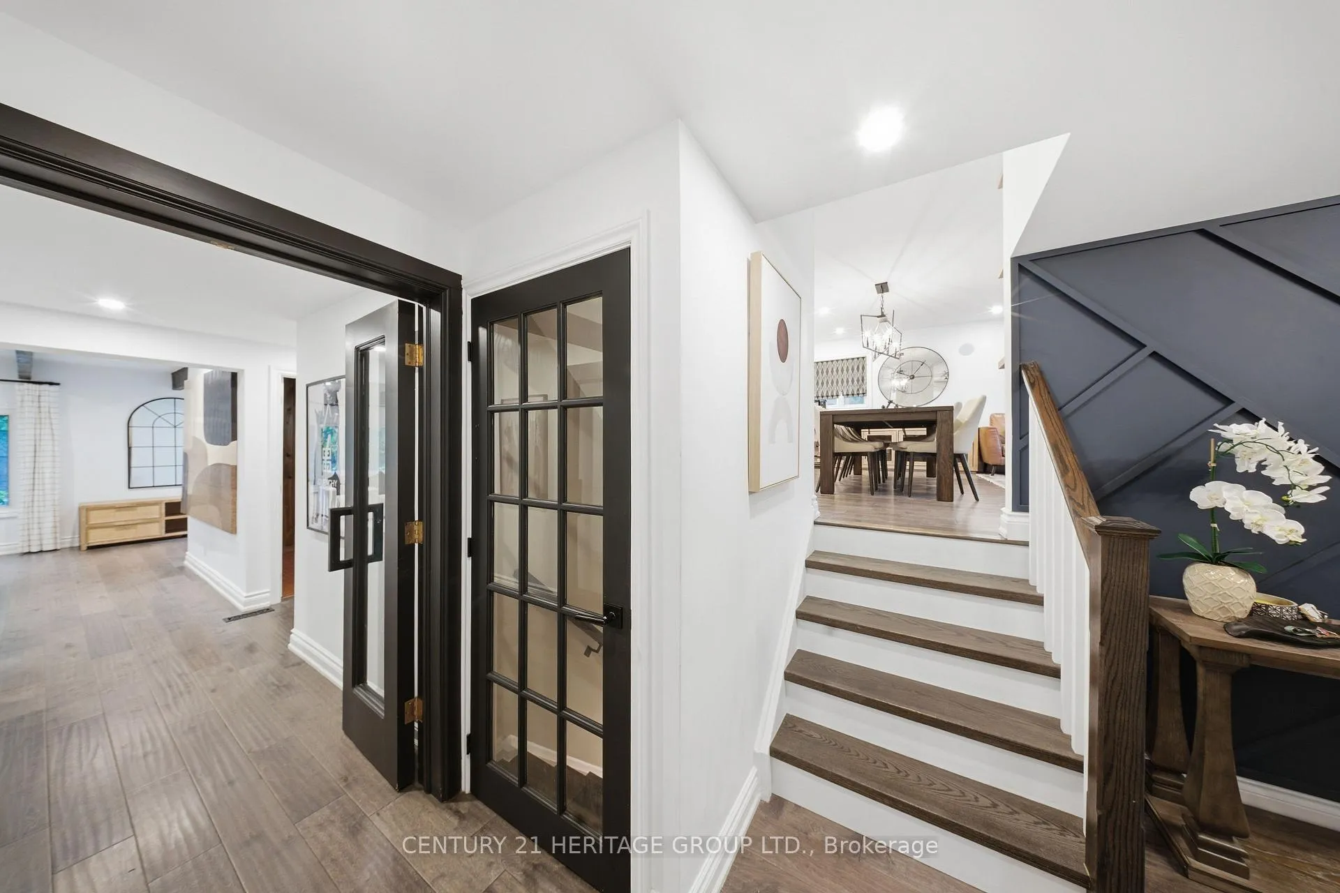 Photo 5 of 7 Cedar Crescent, Aurora, Aurora Village — HOMEH