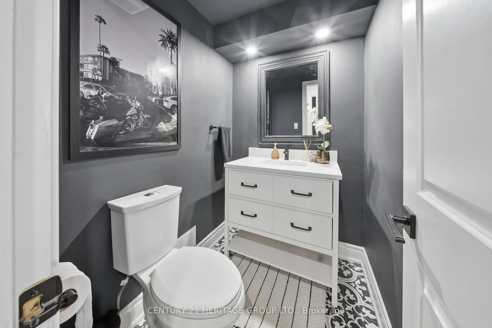 Photo 11 of 7 Cedar Crescent, Aurora, Aurora Village — HOMEH