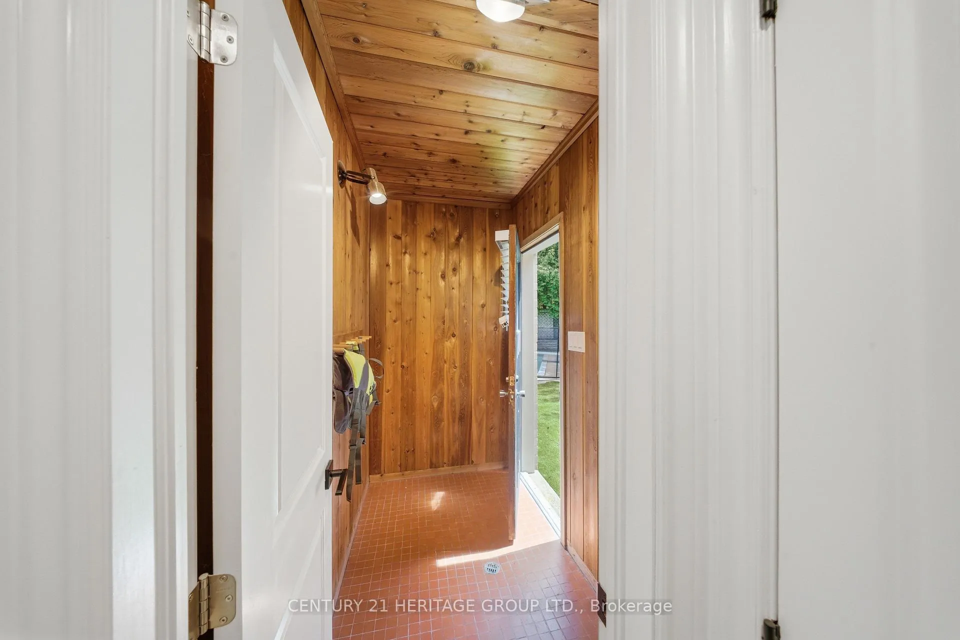 Photo 12 of 7 Cedar Crescent, Aurora, Aurora Village — HOMEH