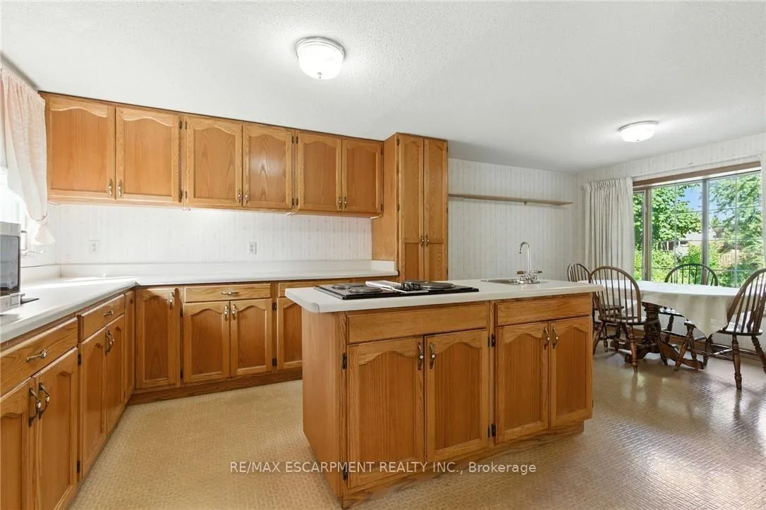 Photo 6 of 18 Jasper Drive, Hamilton, Stoney Creek — HOMEH