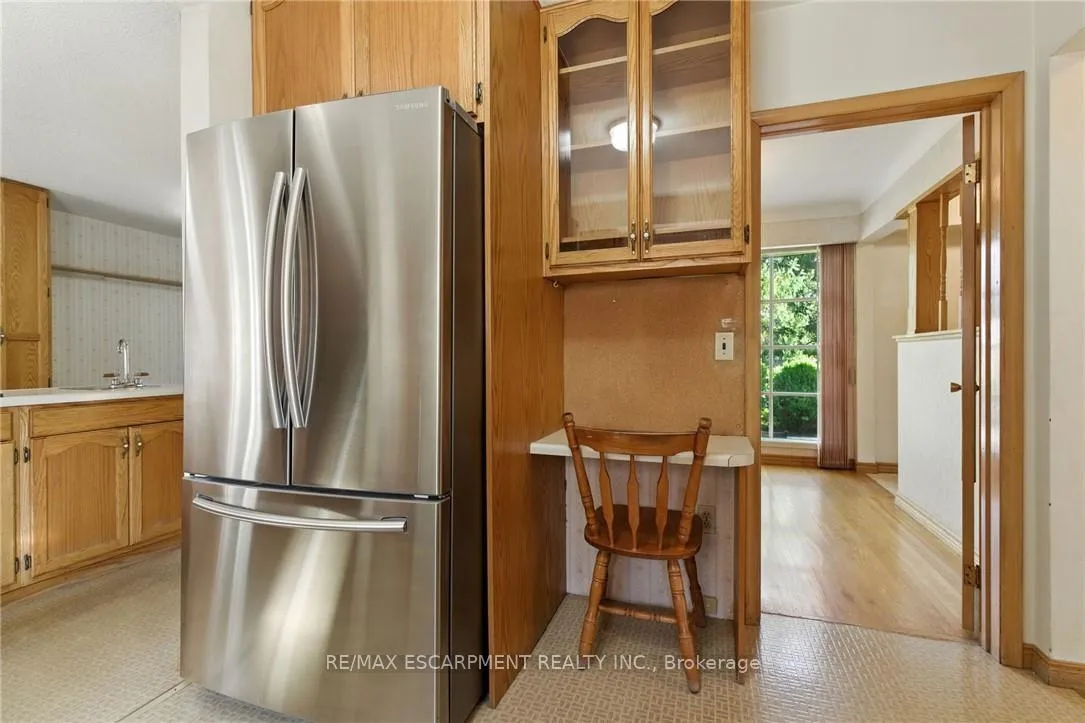 Photo 7 of 18 Jasper Drive, Hamilton, Stoney Creek — HOMEH