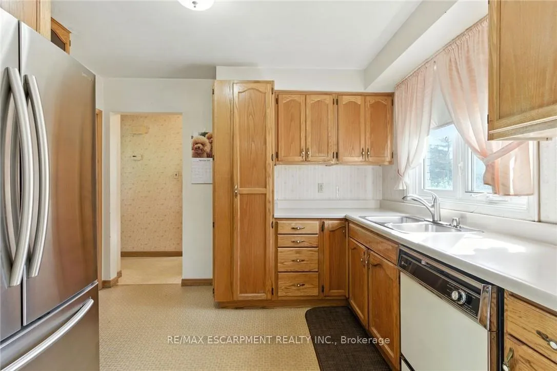 Photo 8 of 18 Jasper Drive, Hamilton, Stoney Creek — HOMEH