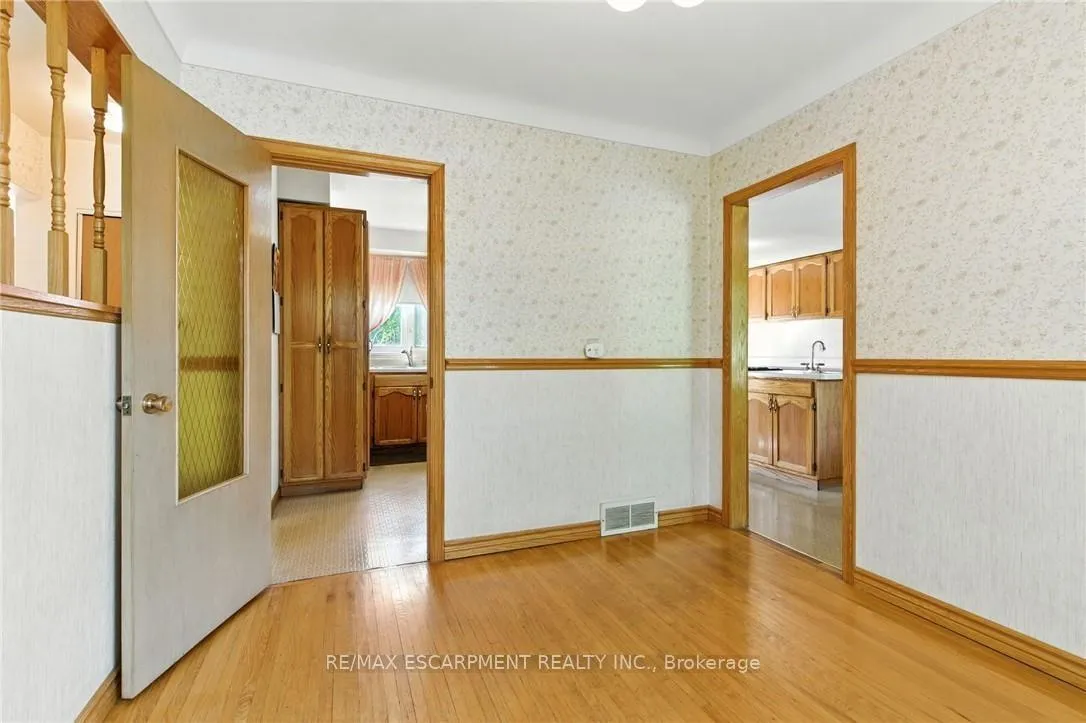 Photo 14 of 18 Jasper Drive, Hamilton, Stoney Creek — HOMEH