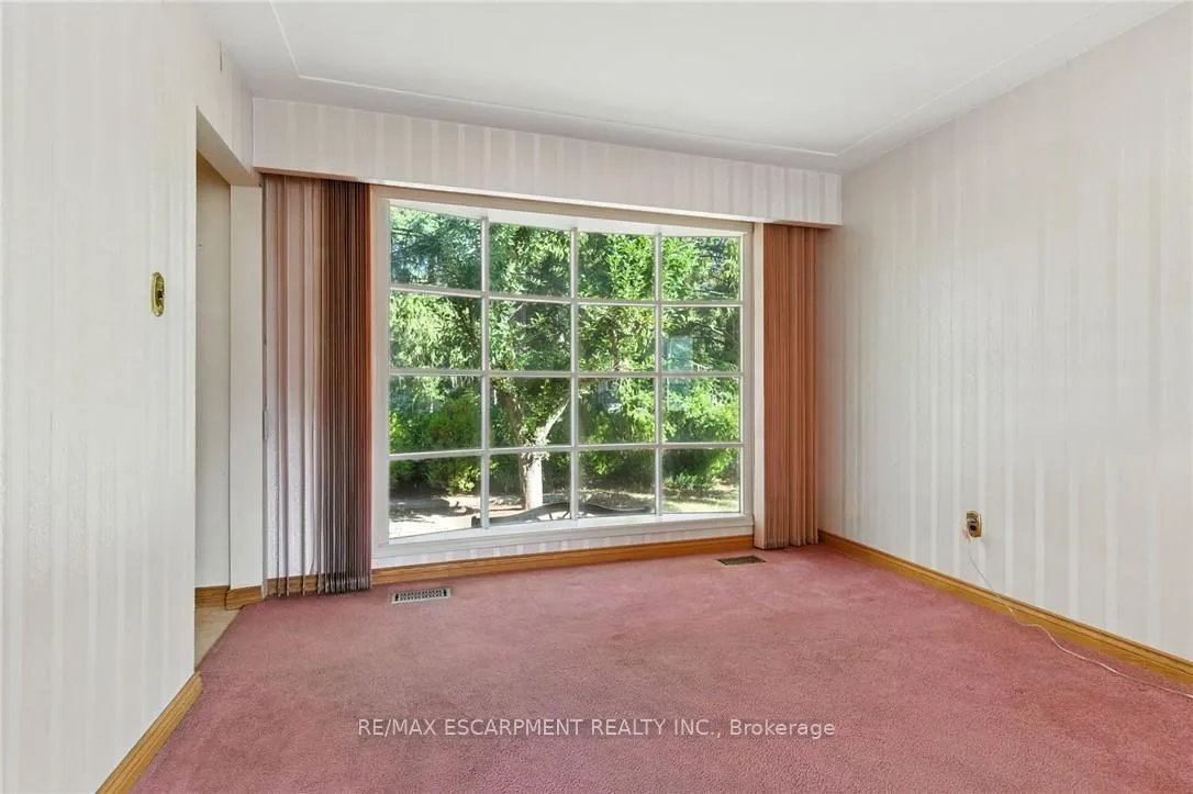 Photo 16 of 18 Jasper Drive, Hamilton, Stoney Creek — HOMEH