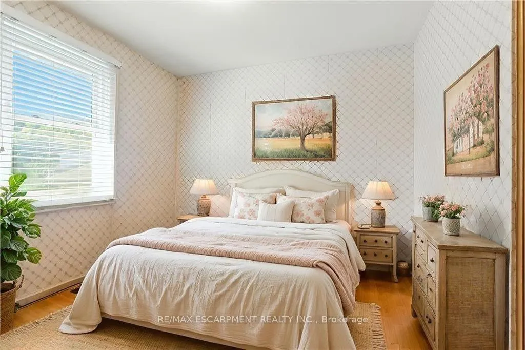 Photo 23 of 18 Jasper Drive, Hamilton, Stoney Creek — HOMEH