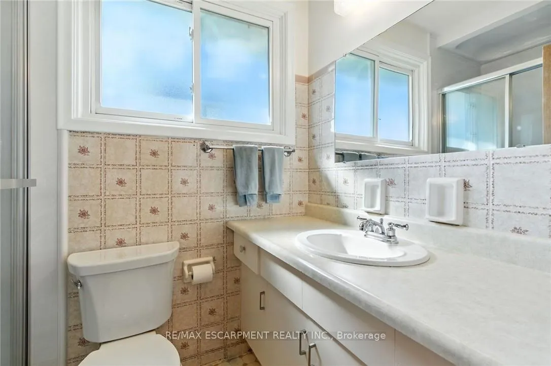 Photo 25 of 18 Jasper Drive, Hamilton, Stoney Creek — HOMEH