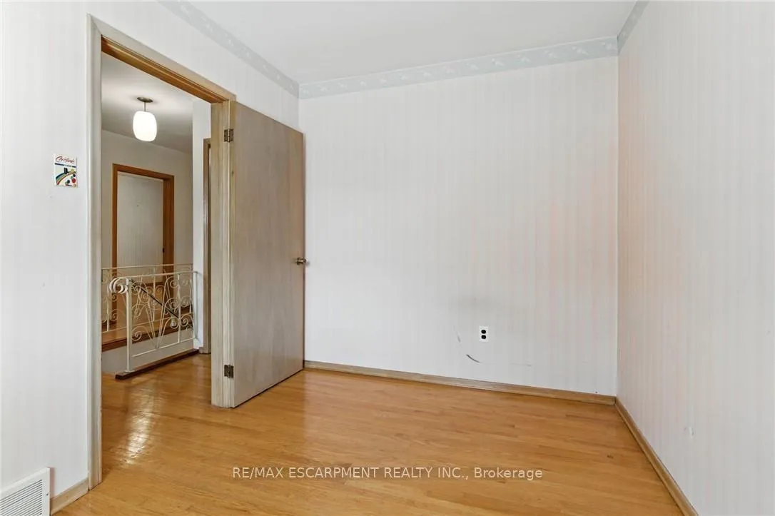 Photo 28 of 18 Jasper Drive, Hamilton, Stoney Creek — HOMEH