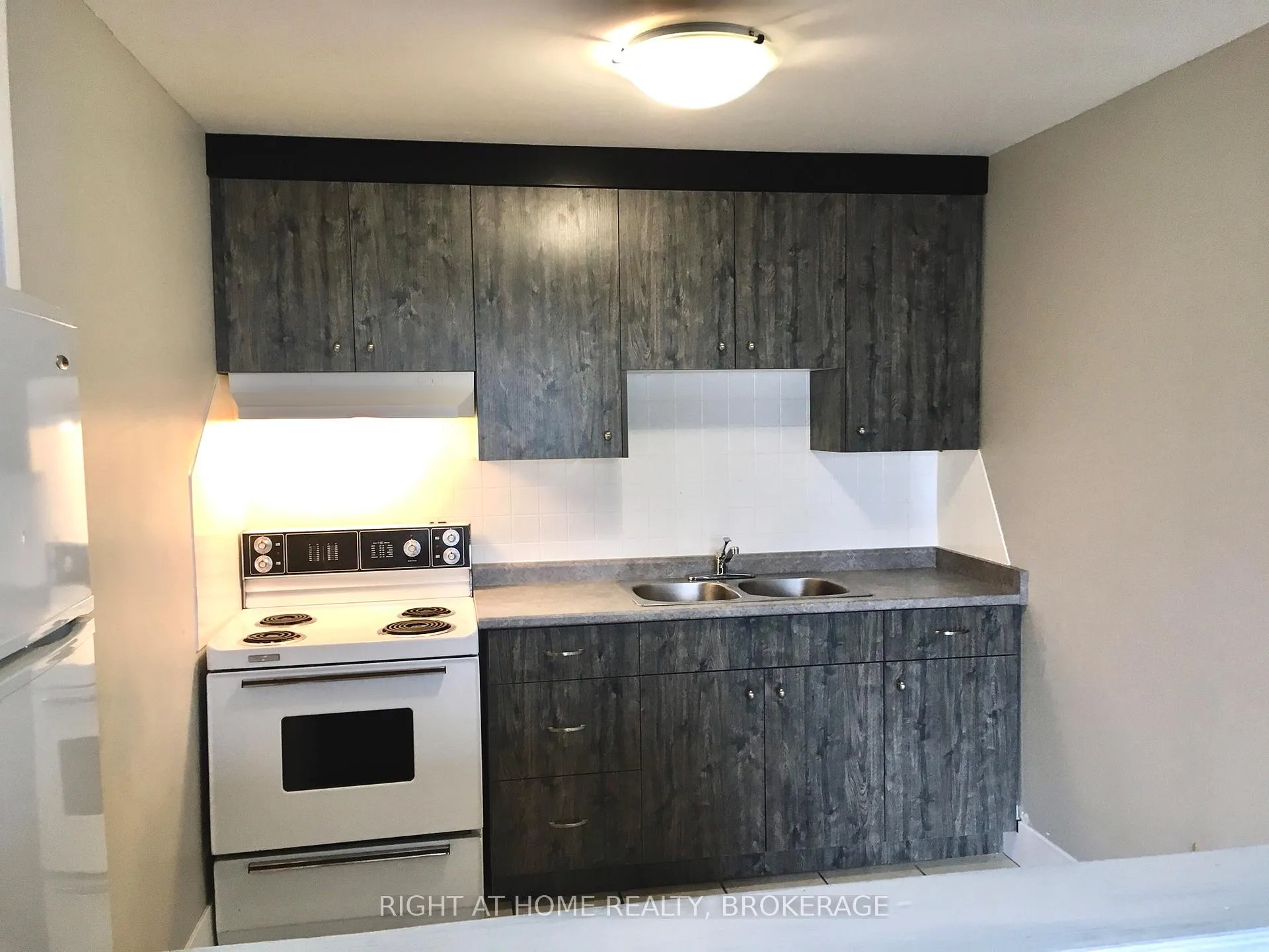 Photo 14 of 7 Beech Street, St. Catharines, Downtown — HOMEH