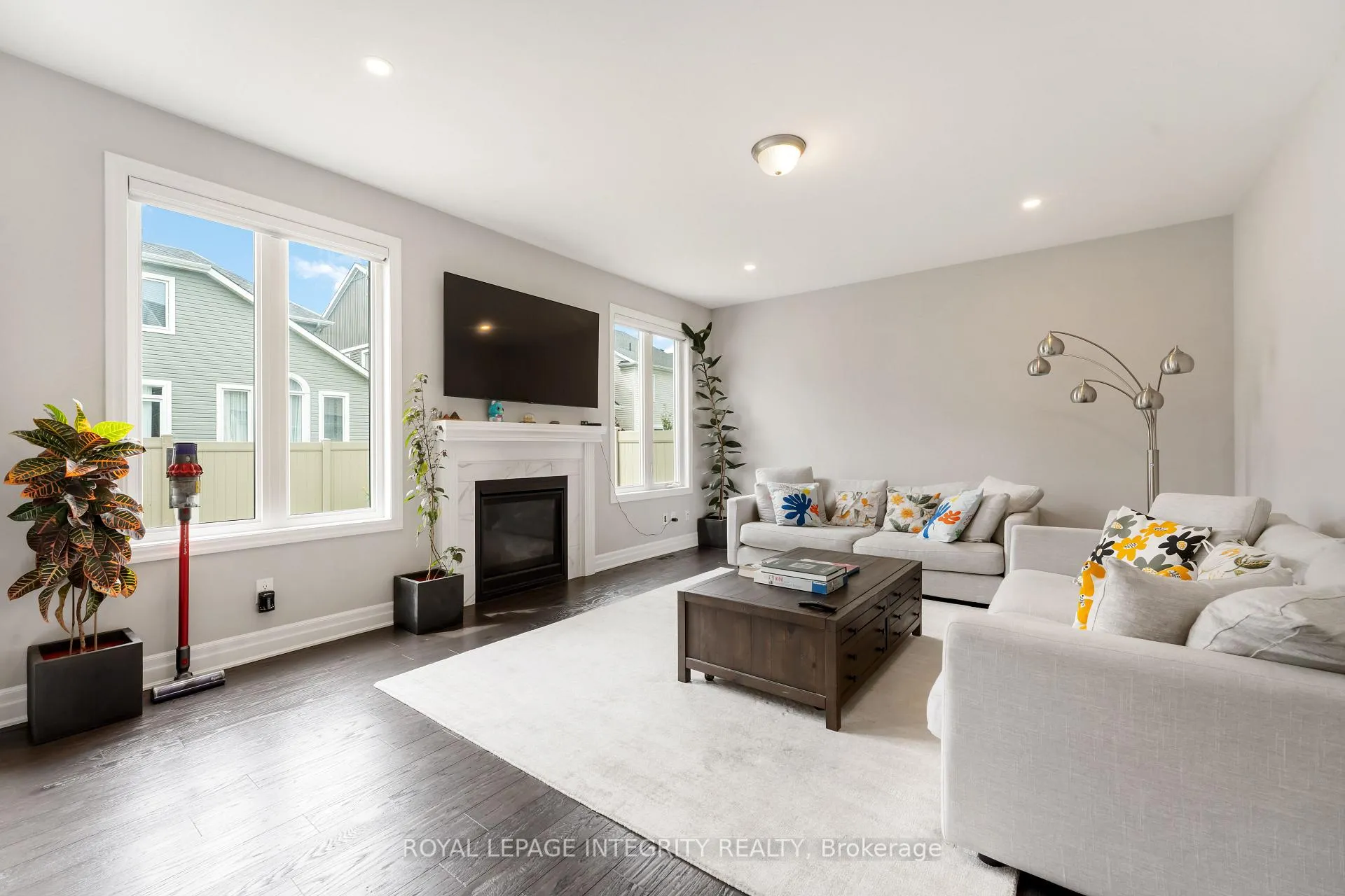 Photo 4 of 648 Pearl Dace Crescent, Ottawa, Barrhaven - Half Moon Bay — HOMEH