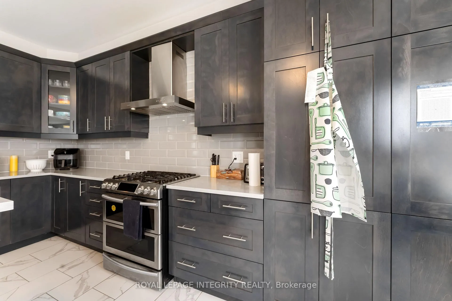 Photo 8 of 648 Pearl Dace Crescent, Ottawa, Barrhaven - Half Moon Bay — HOMEH
