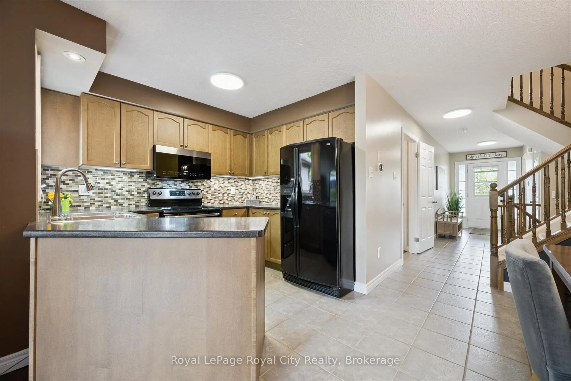 Photo 6 of 462 Lausanne Crescent, Waterloo, Beechwood West — HOMEH