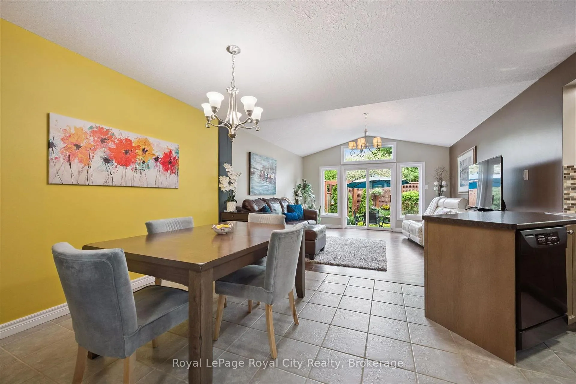 Photo 12 of 462 Lausanne Crescent, Waterloo, Beechwood West — HOMEH