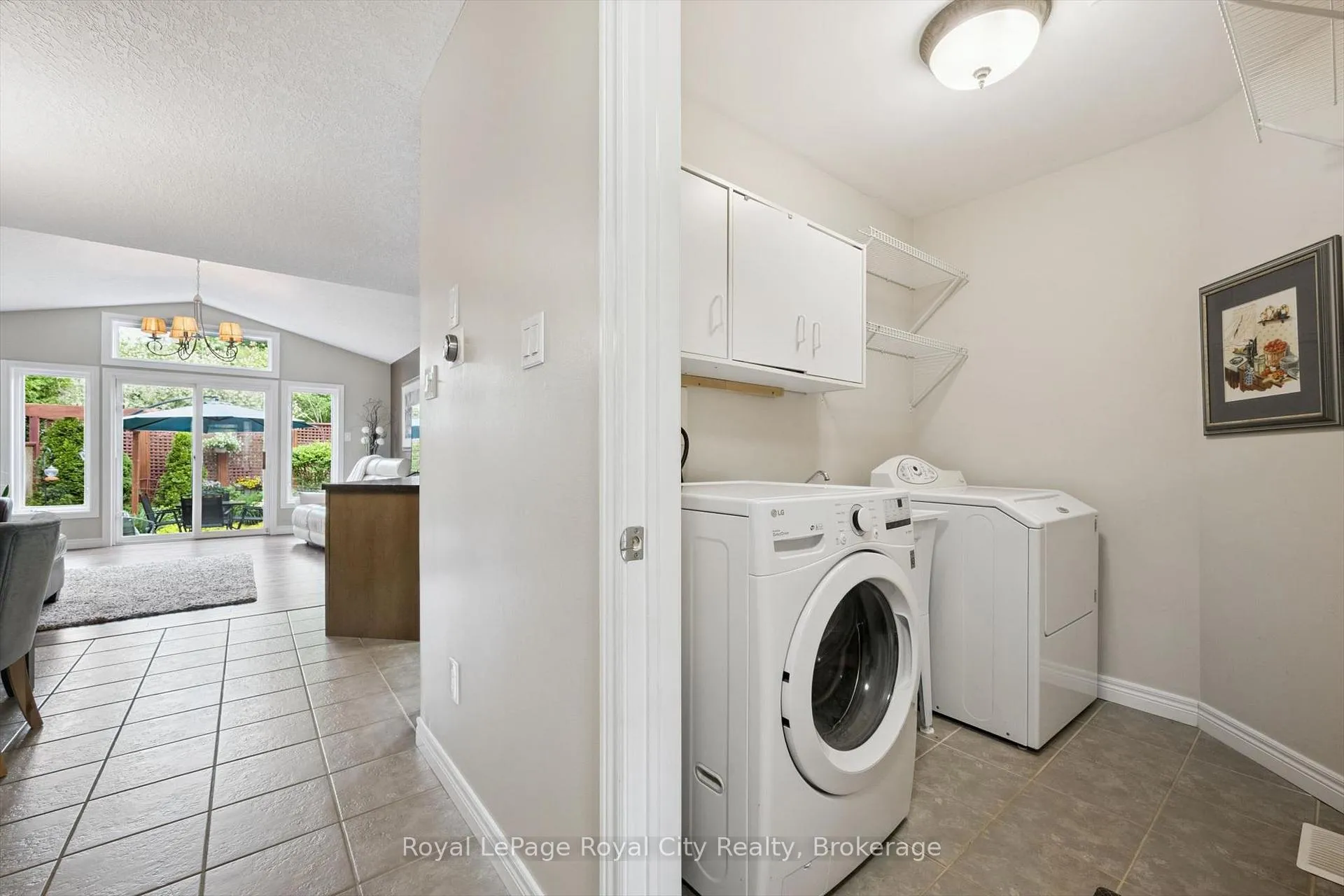 Photo 17 of 462 Lausanne Crescent, Waterloo, Beechwood West — HOMEH