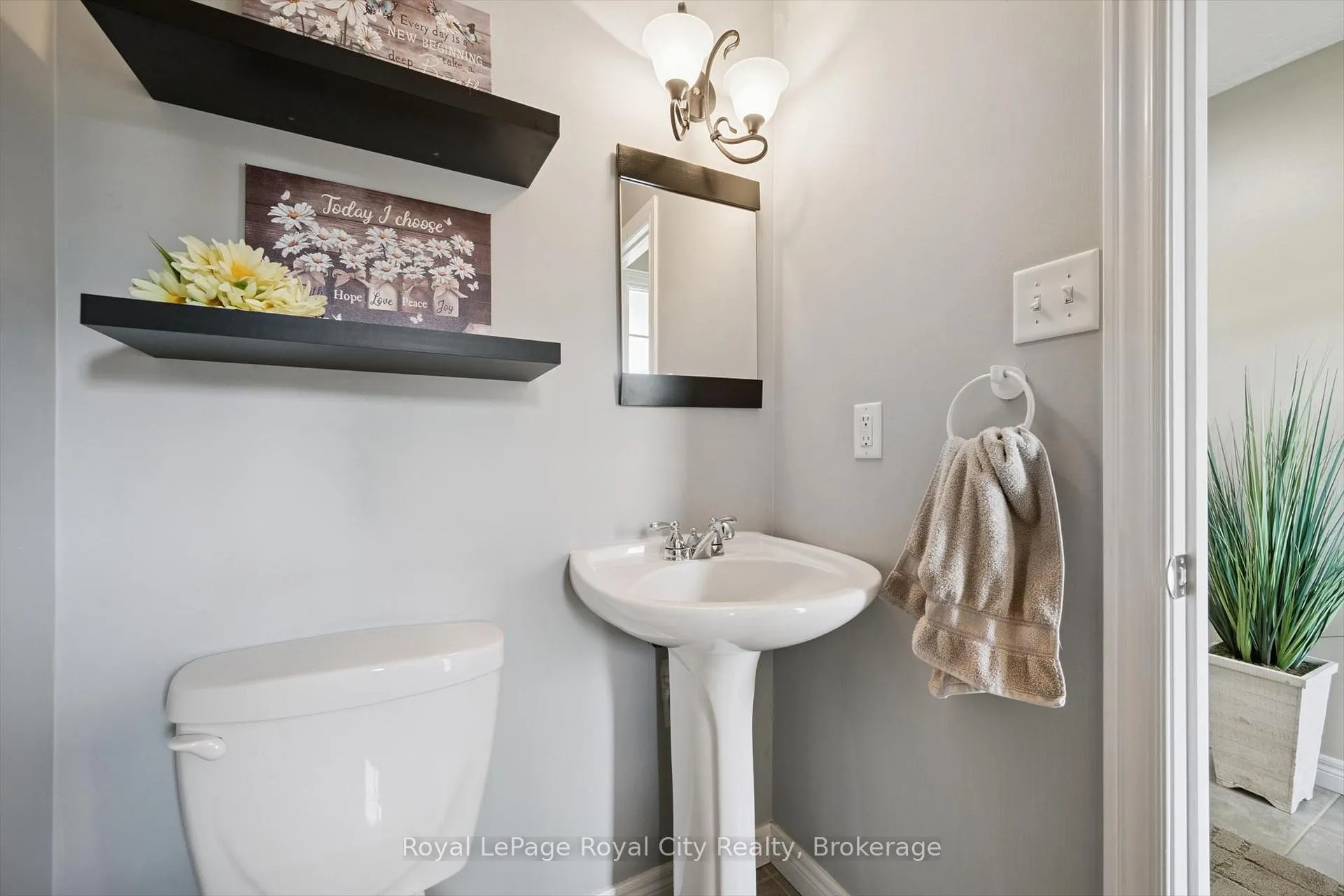 Photo 18 of 462 Lausanne Crescent, Waterloo, Beechwood West — HOMEH