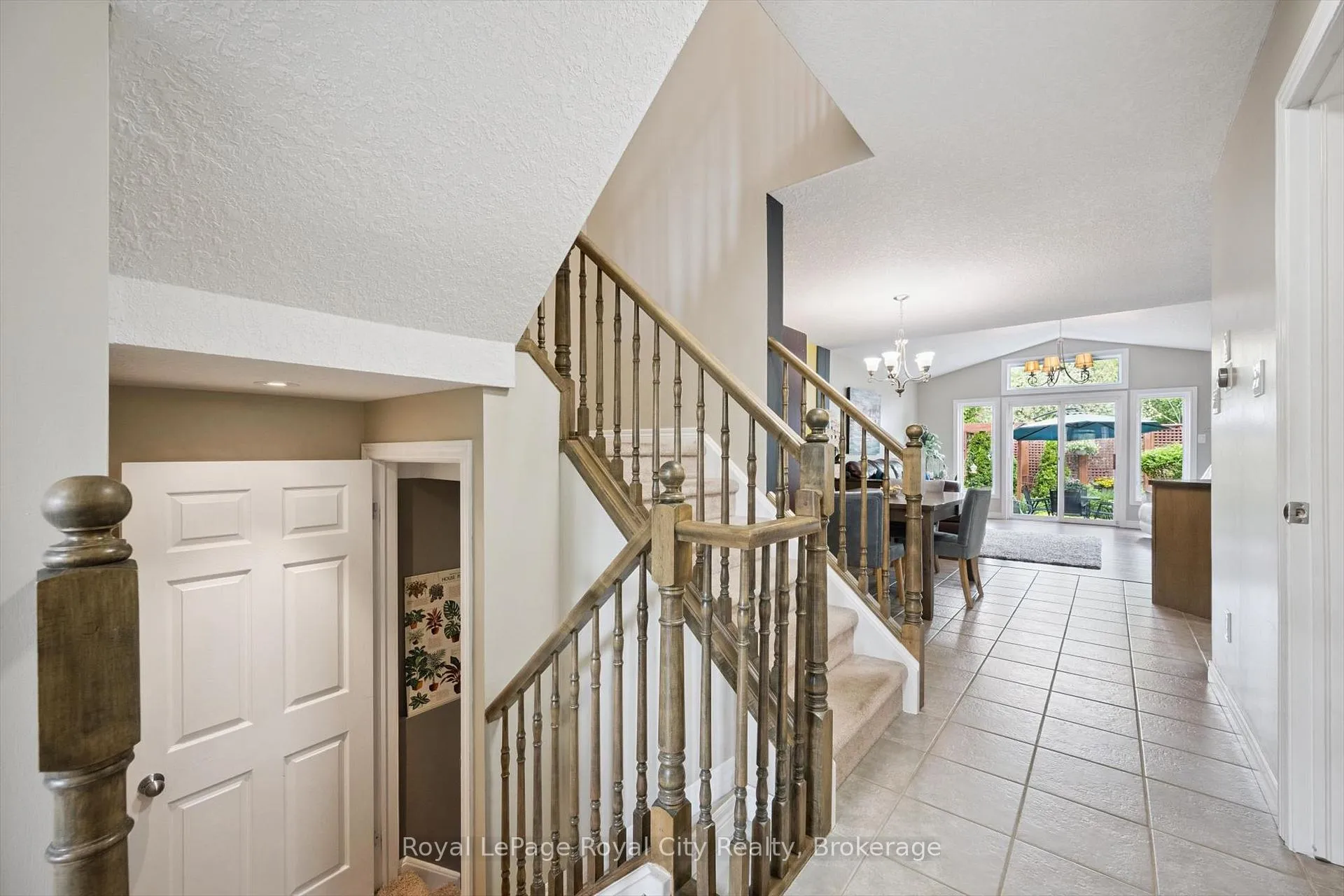 Photo 19 of 462 Lausanne Crescent, Waterloo, Beechwood West — HOMEH