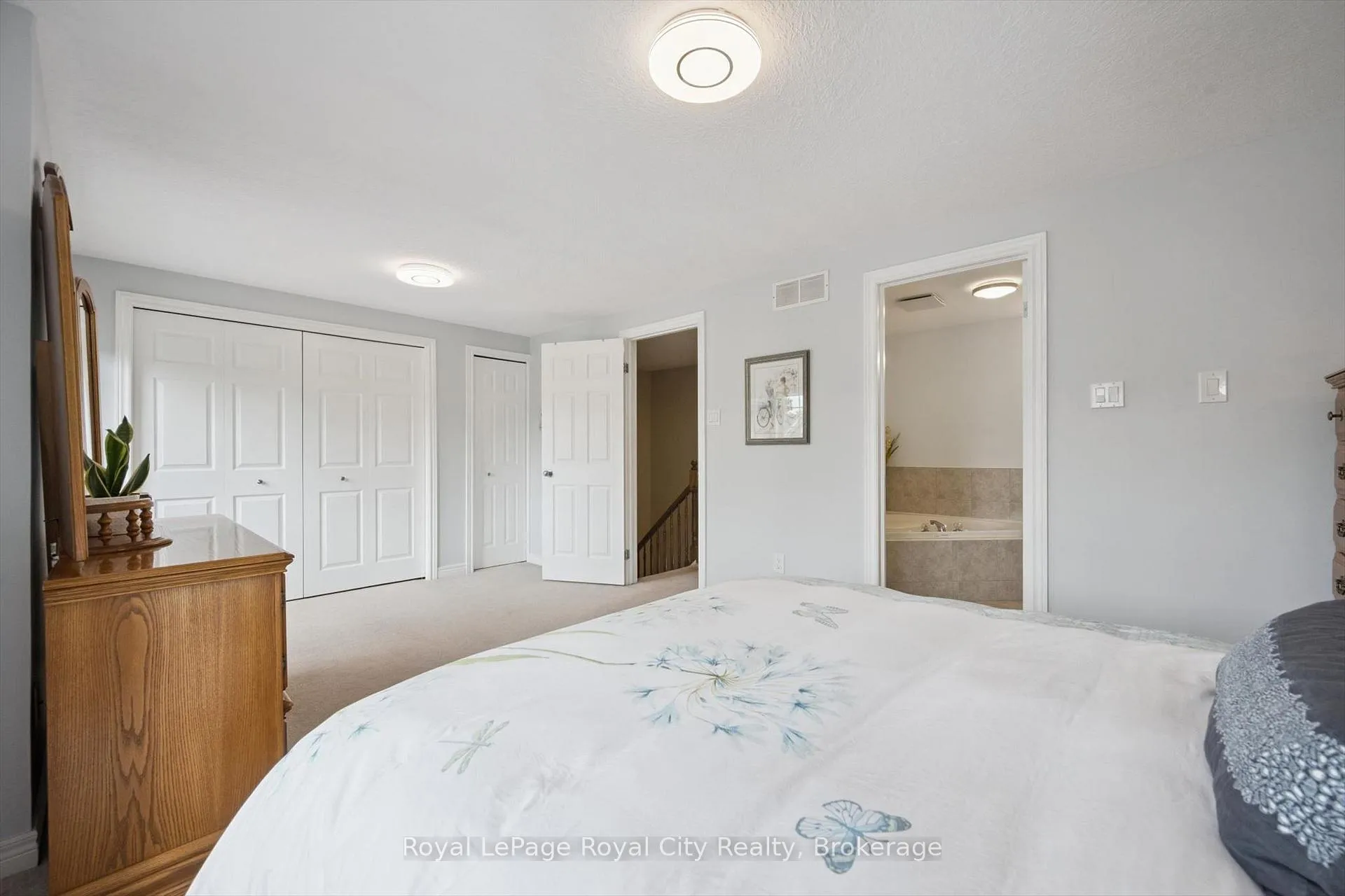 Photo 22 of 462 Lausanne Crescent, Waterloo, Beechwood West — HOMEH