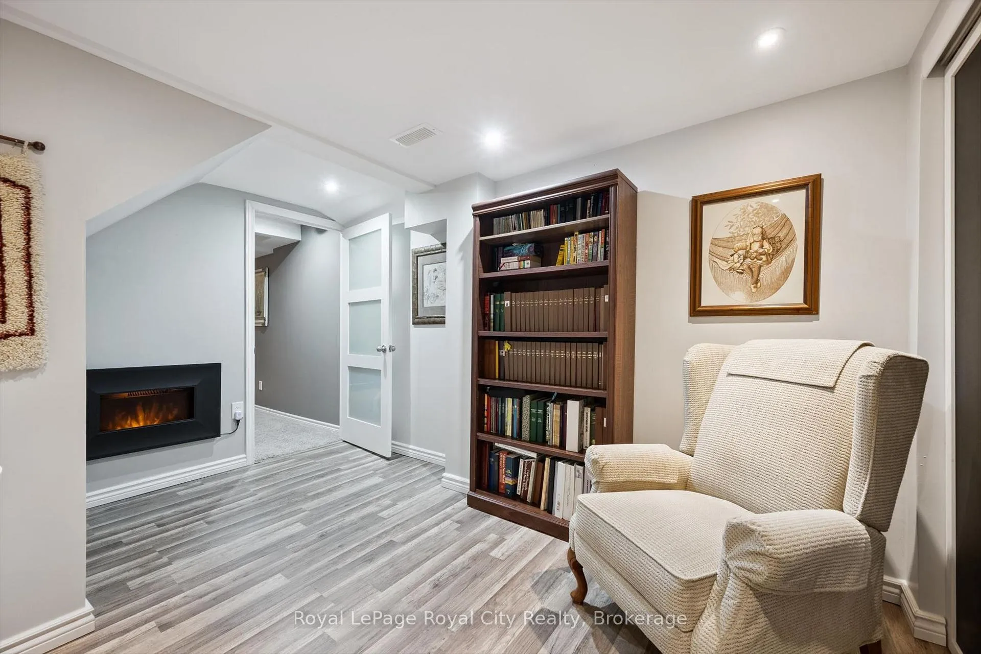 Photo 29 of 462 Lausanne Crescent, Waterloo, Beechwood West — HOMEH
