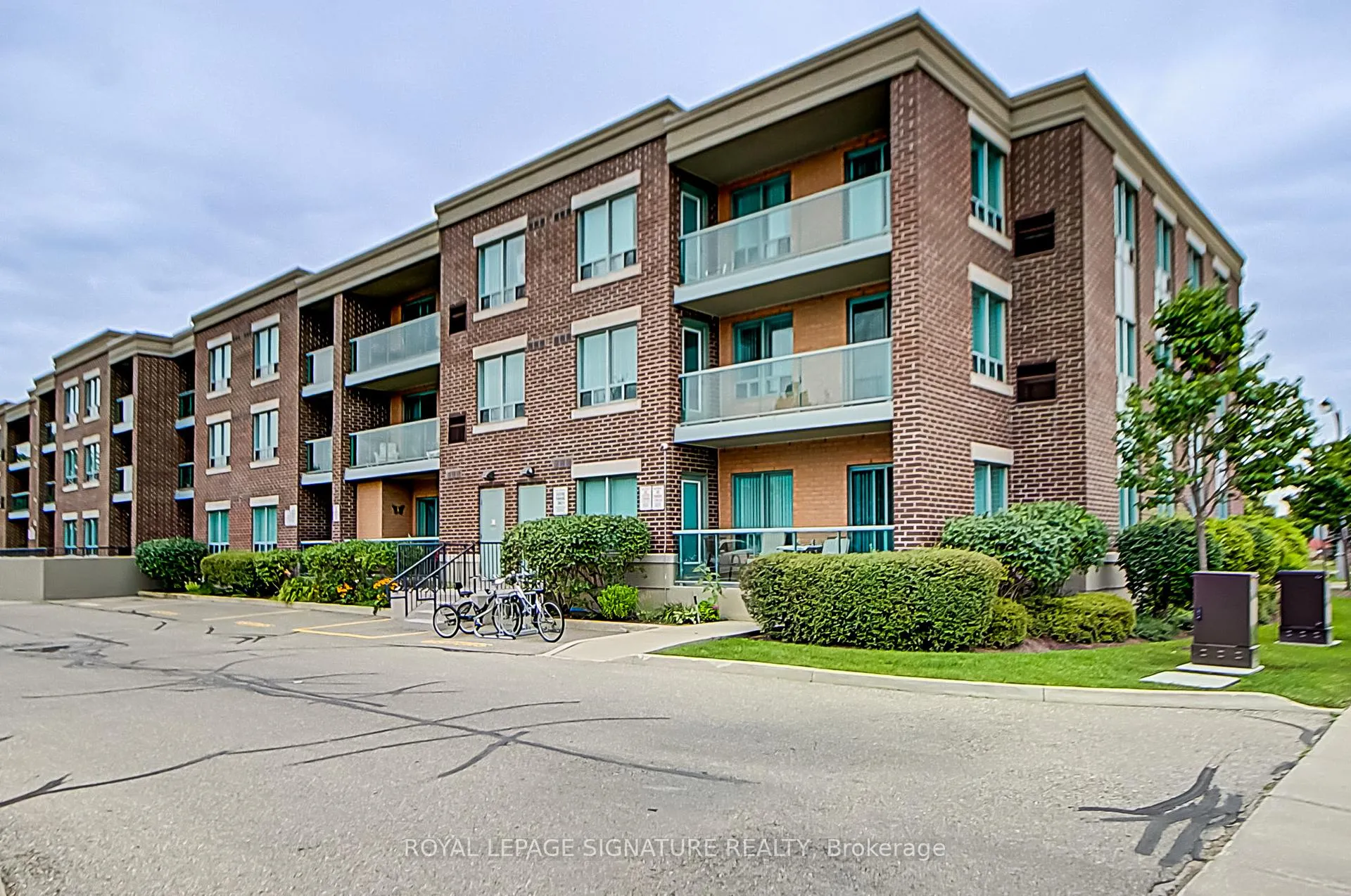 Photo 2 of Unit 214, 65 Via Rosedale, Brampton, Sandringham-Wellington — HOMEH