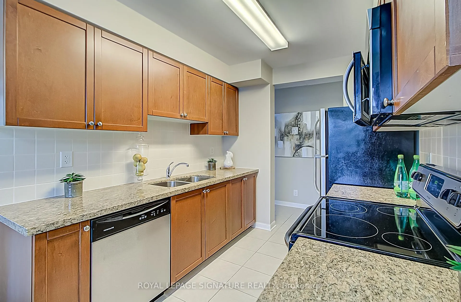 Photo 8 of Unit 214, 65 Via Rosedale, Brampton, Sandringham-Wellington — HOMEH