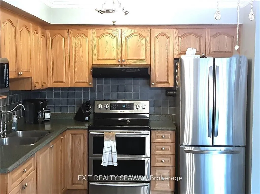 Photo 9 of 400 Lynwood Drive, Cornwall — HOMEH