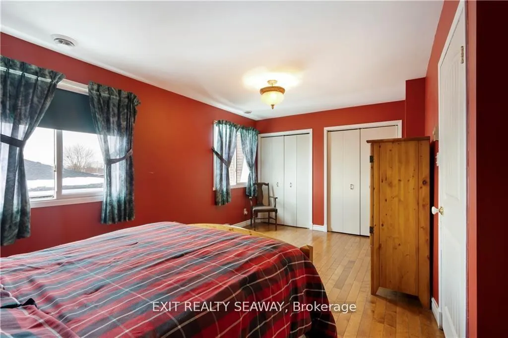 Photo 13 of 400 Lynwood Drive, Cornwall — HOMEH