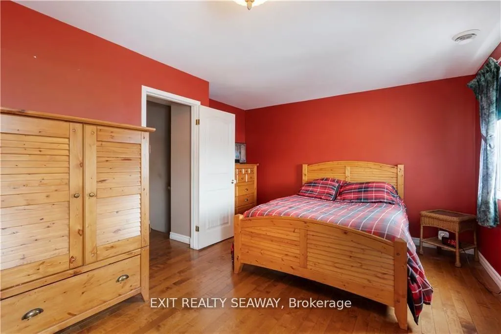Photo 14 of 400 Lynwood Drive, Cornwall — HOMEH