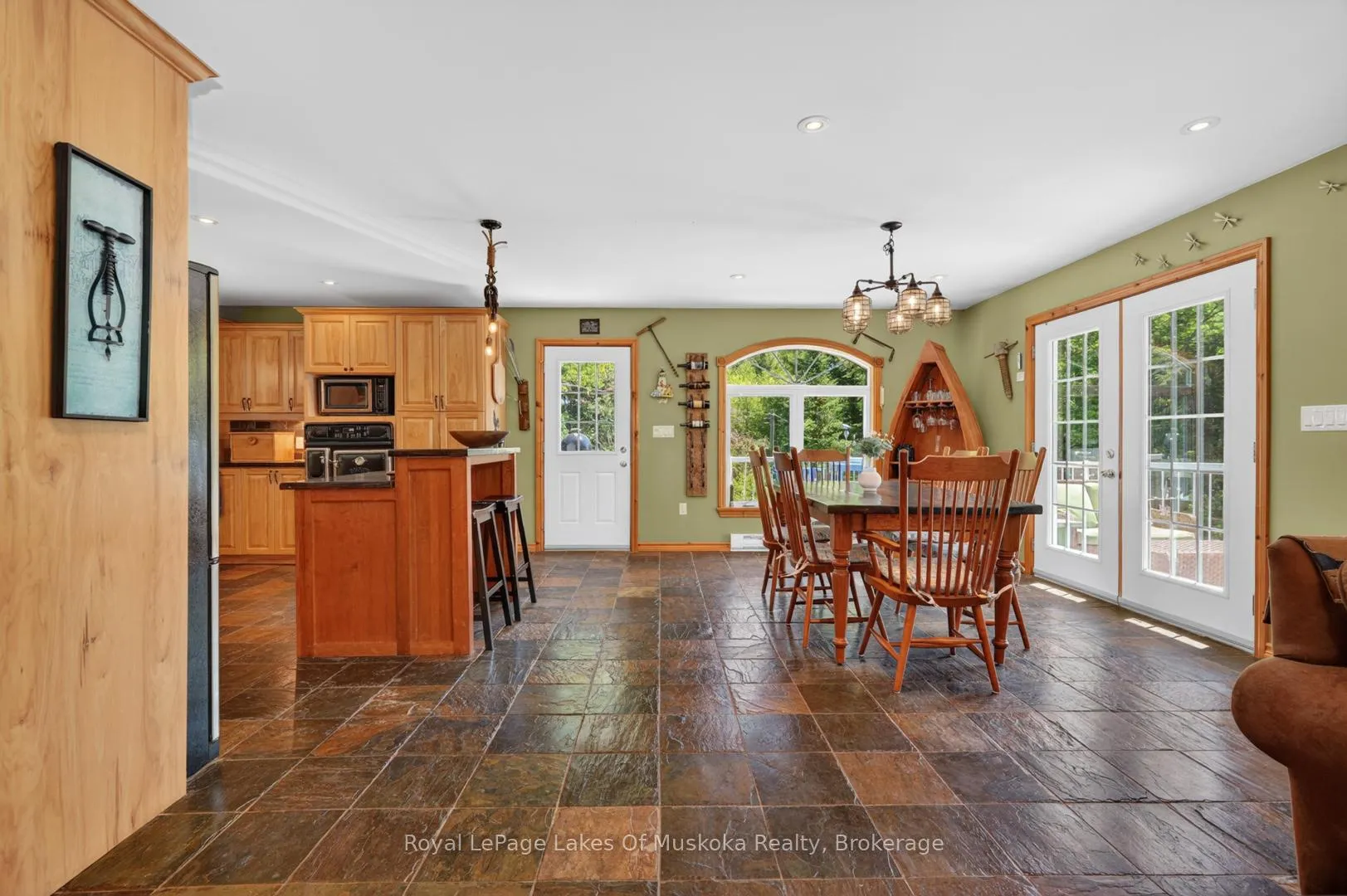Photo 5 of 206 MacBeth Island, Bracebridge, Oakley — HOMEH
