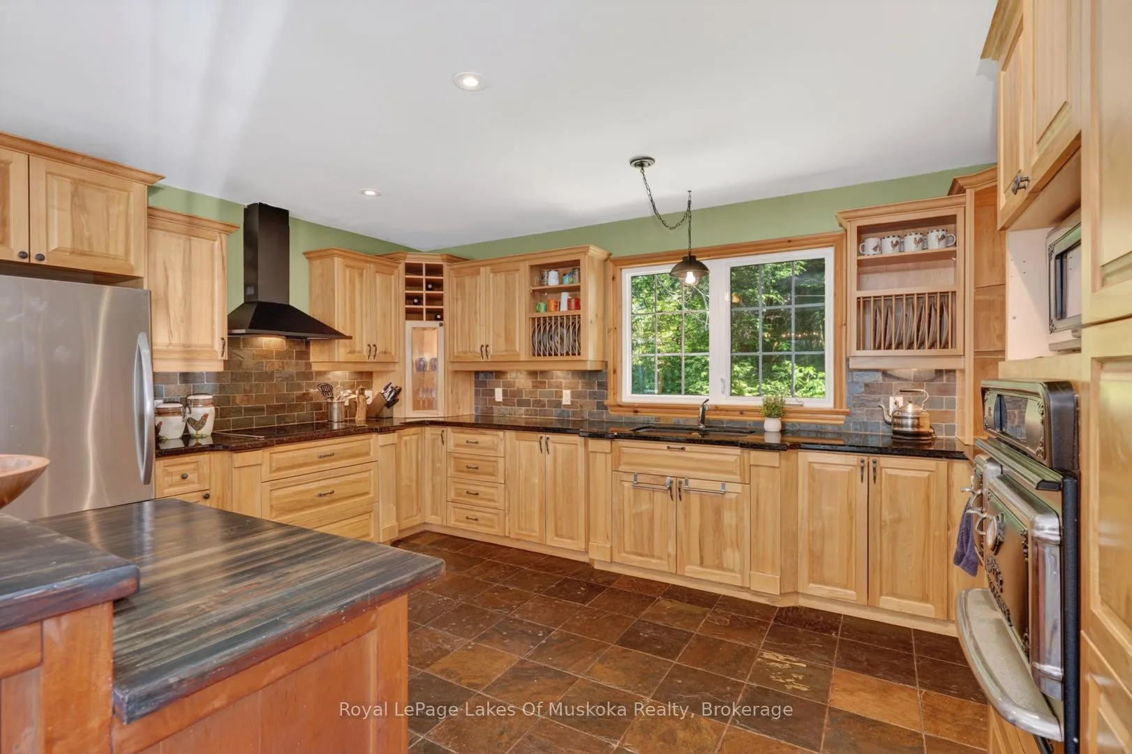 Photo 13 of 206 MacBeth Island, Bracebridge, Oakley — HOMEH