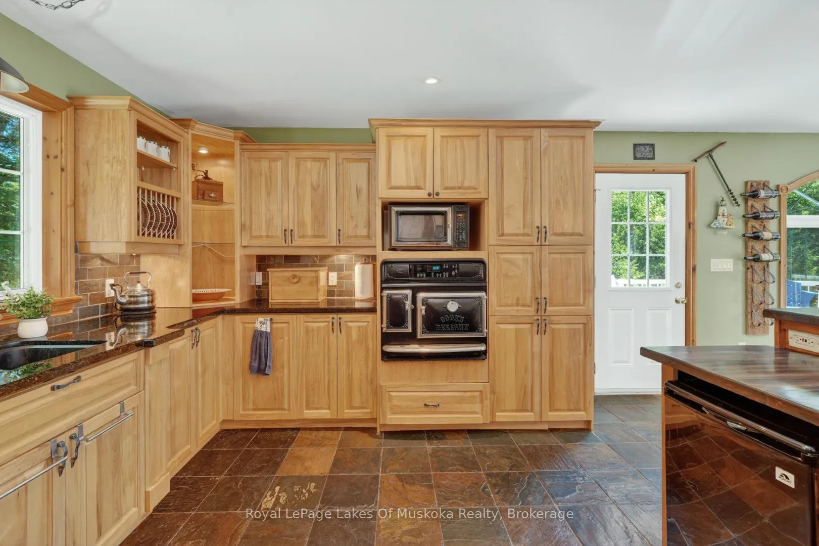 Photo 15 of 206 MacBeth Island, Bracebridge, Oakley — HOMEH