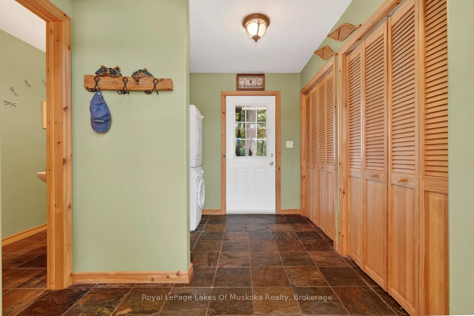 Photo 24 of 206 MacBeth Island, Bracebridge, Oakley — HOMEH