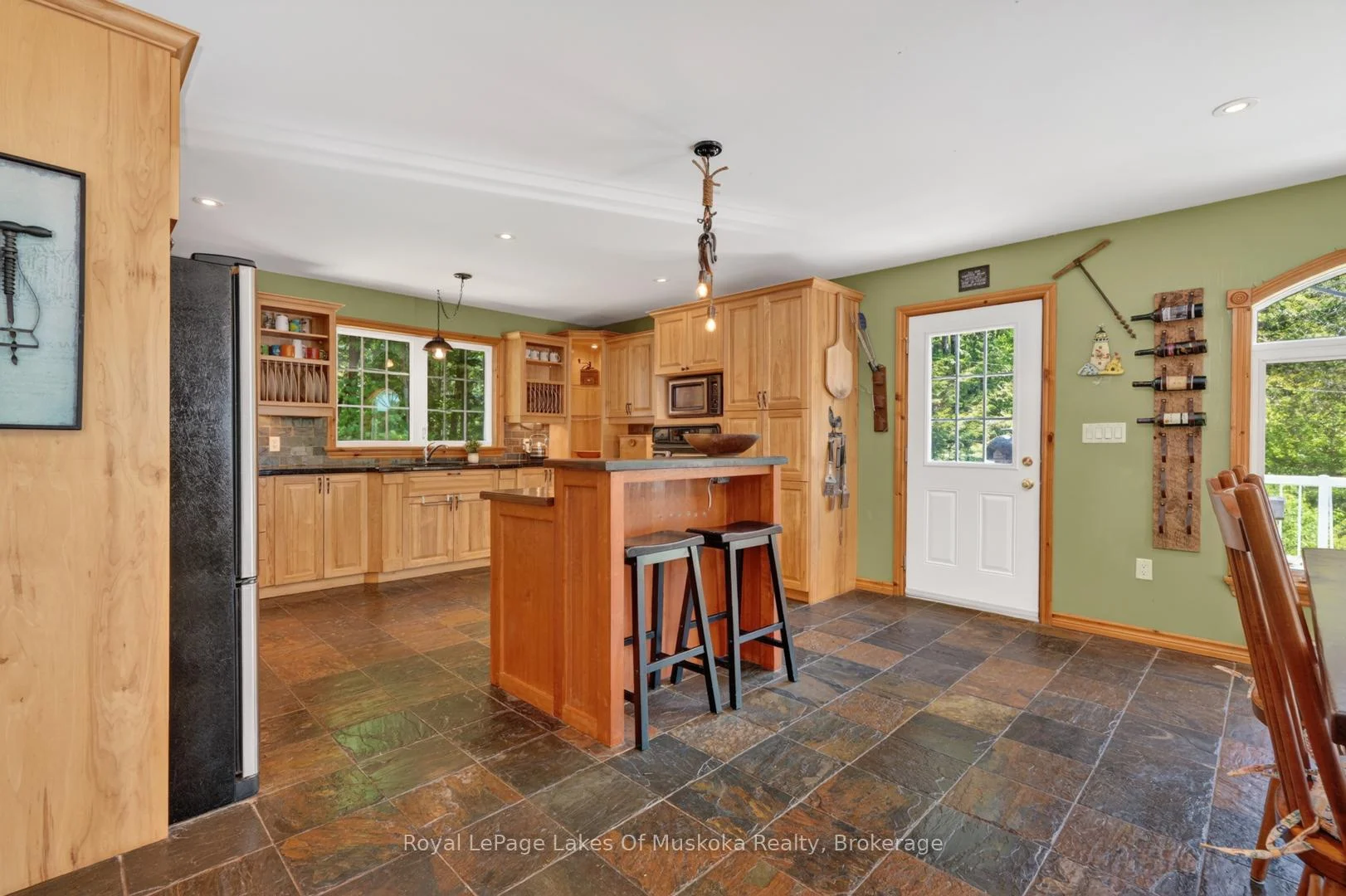 Photo 12 of 206 MacBeth Island, Bracebridge, Oakley — HOMEH