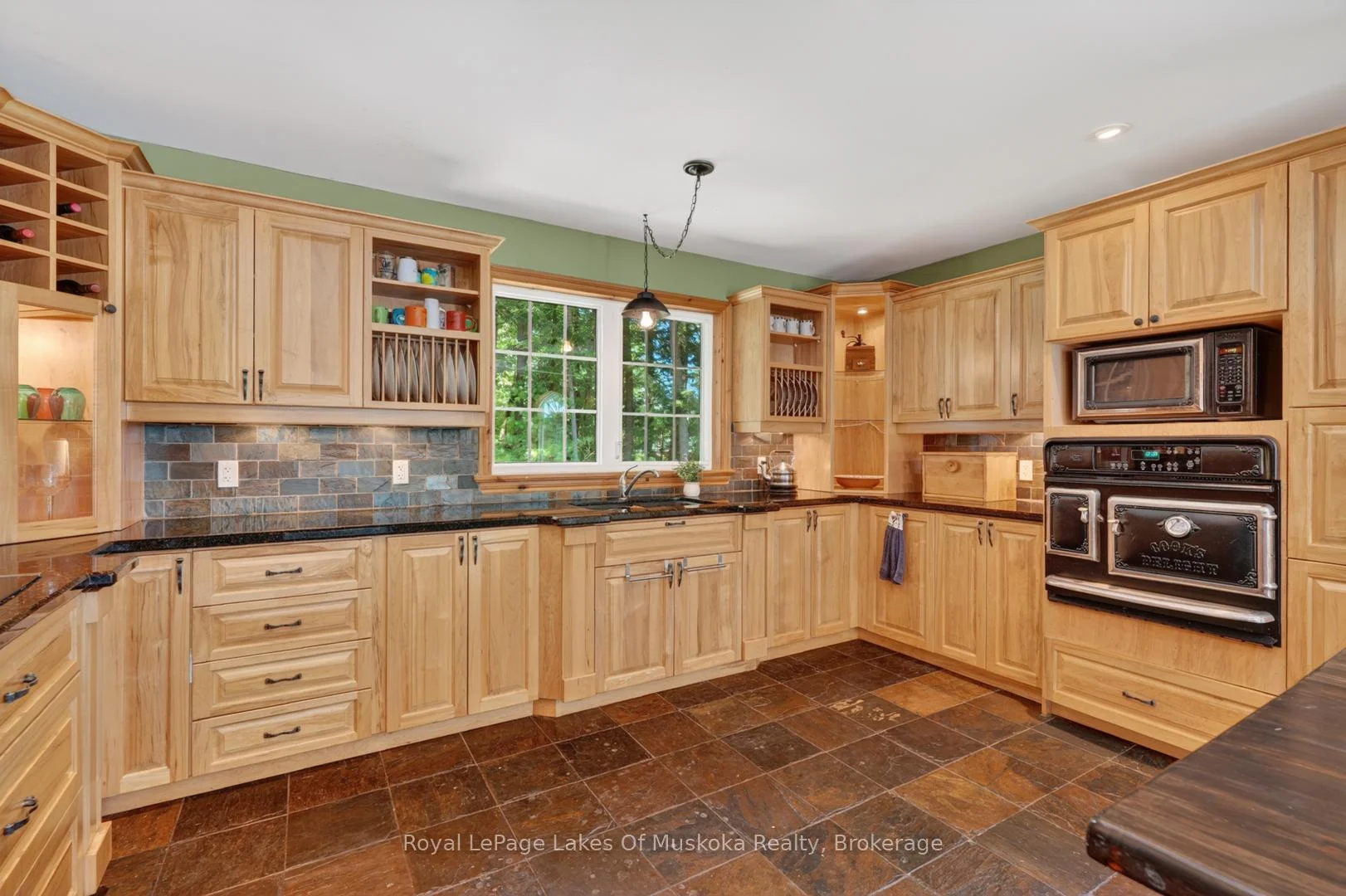 Photo 17 of 206 MacBeth Island, Bracebridge, Oakley — HOMEH
