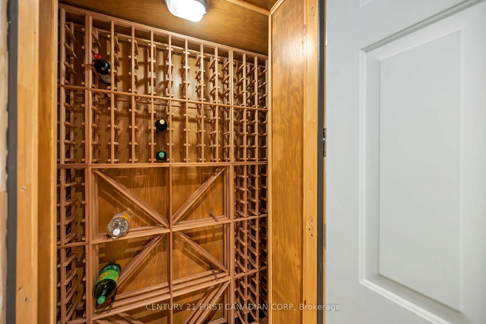 Photo 29 of 932 Cranbrook Road, London, South L — HOMEH