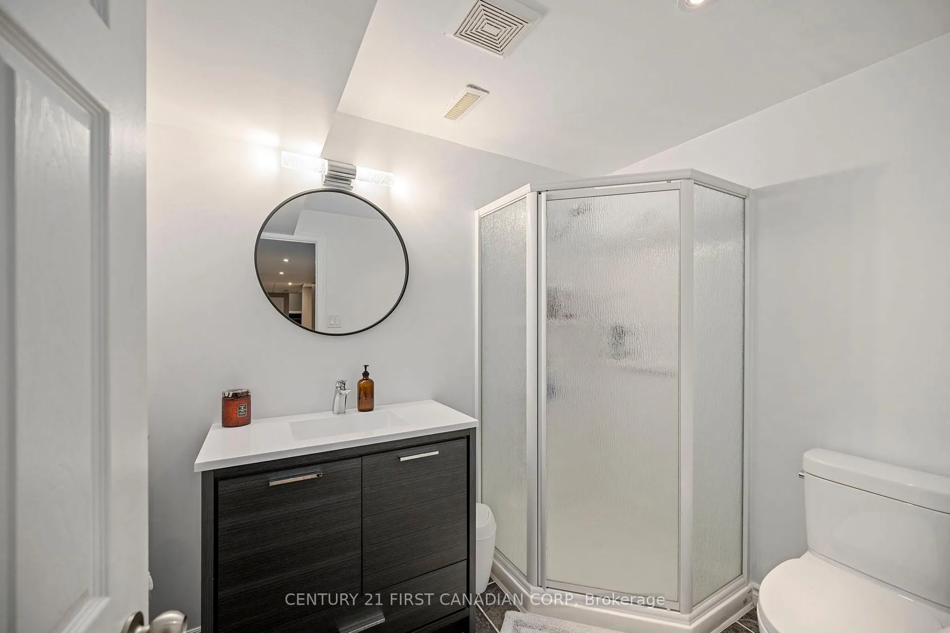 Photo 34 of 932 Cranbrook Road, London, South L — HOMEH