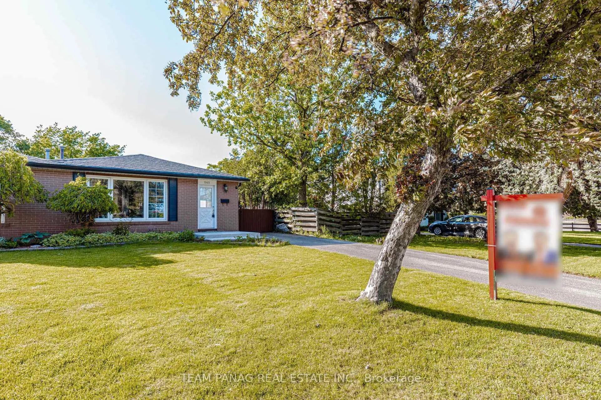 Photo 3 of 141 Fallingdale Crescent, Brampton, Southgate — HOMEH