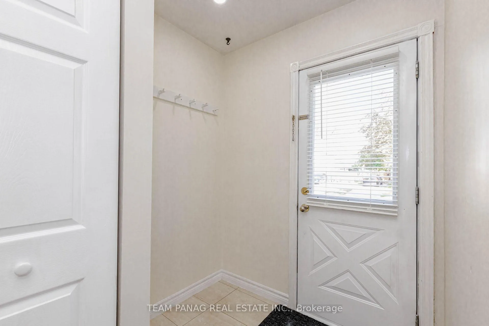 Photo 5 of 141 Fallingdale Crescent, Brampton, Southgate — HOMEH