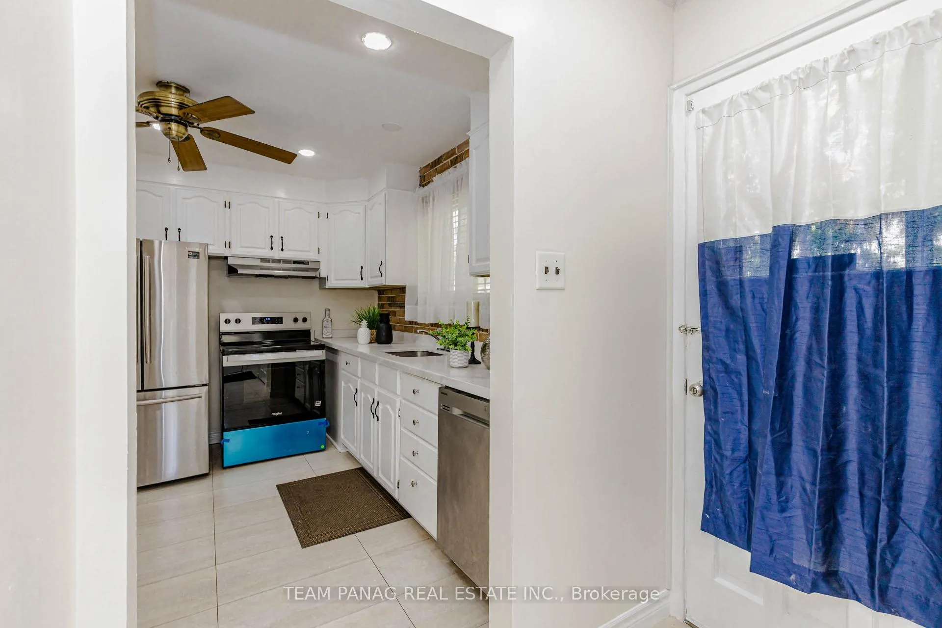 Photo 7 of 141 Fallingdale Crescent, Brampton, Southgate — HOMEH