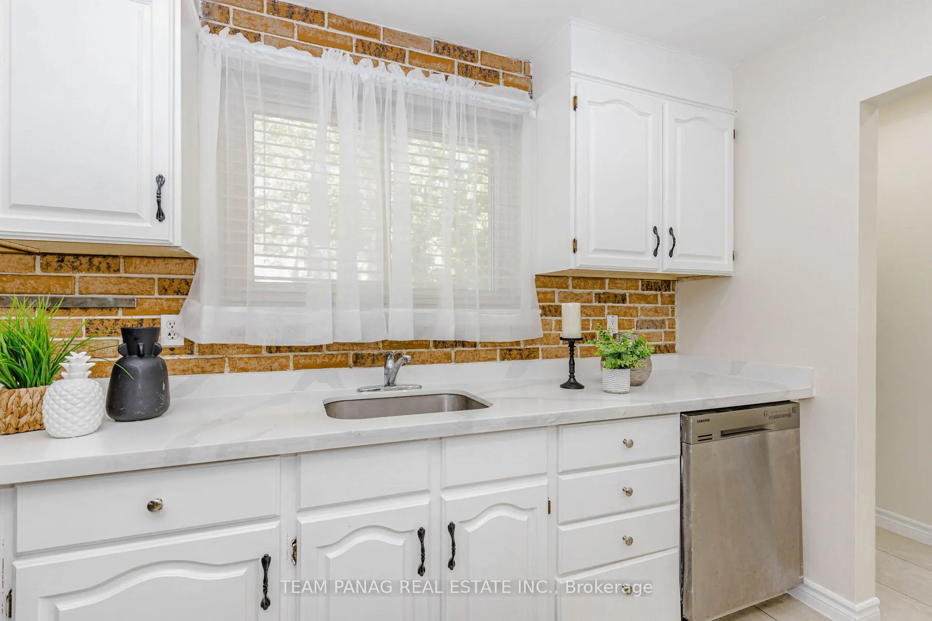 Photo 16 of 141 Fallingdale Crescent, Brampton, Southgate — HOMEH