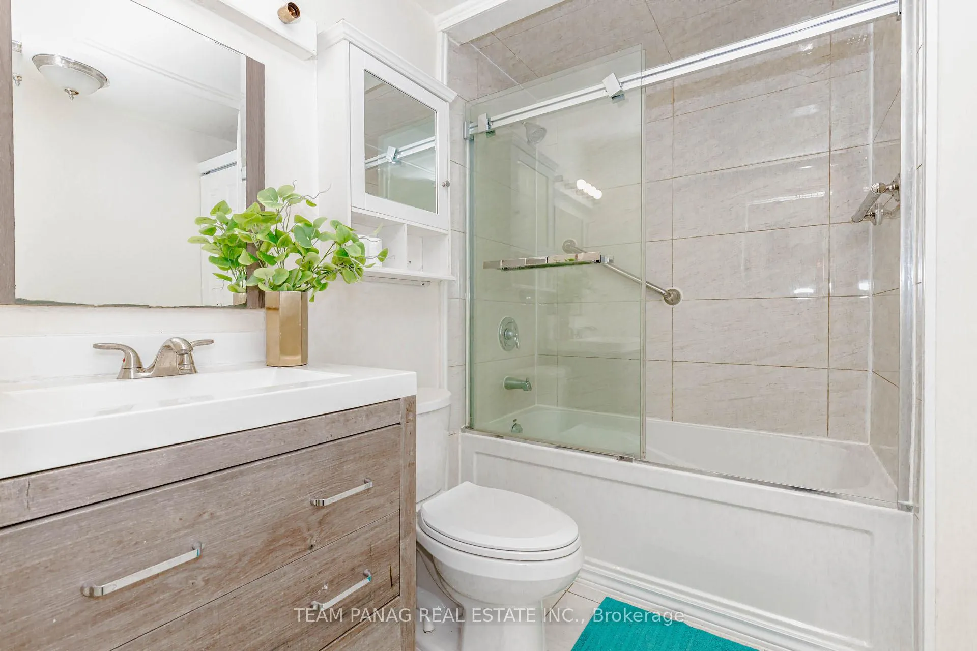 Photo 23 of 141 Fallingdale Crescent, Brampton, Southgate — HOMEH