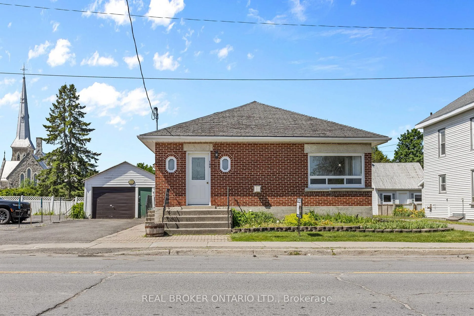 Front of 108 Rideau Street