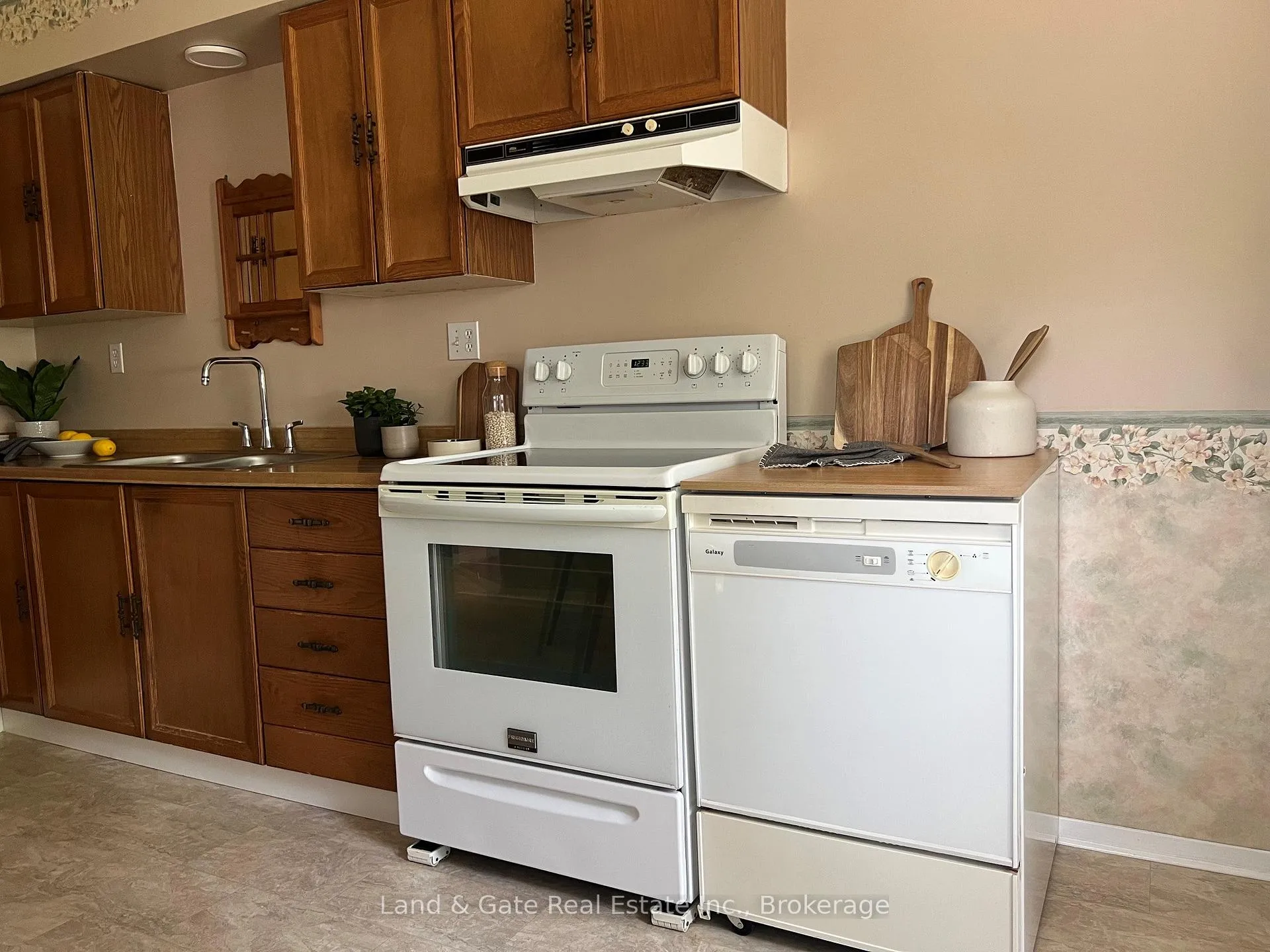 Photo 5 of 1286 Pinehurst Avenue, Oshawa, Donevan — HOMEH