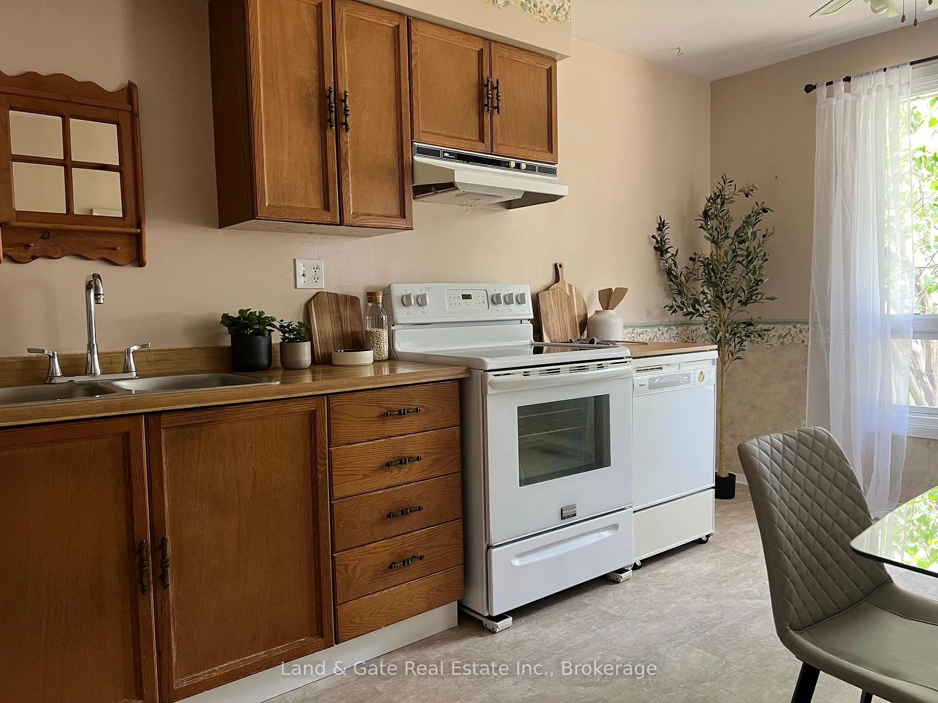 Photo 6 of 1286 Pinehurst Avenue, Oshawa, Donevan — HOMEH