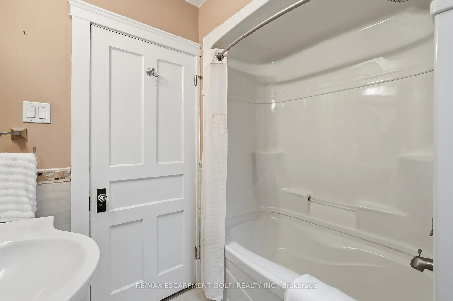 Photo 12 of 71 Aikman Avenue, Hamilton, Gibson — HOMEH